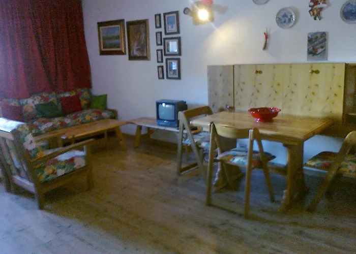 Alpine Treasure 2 Апартаменти *